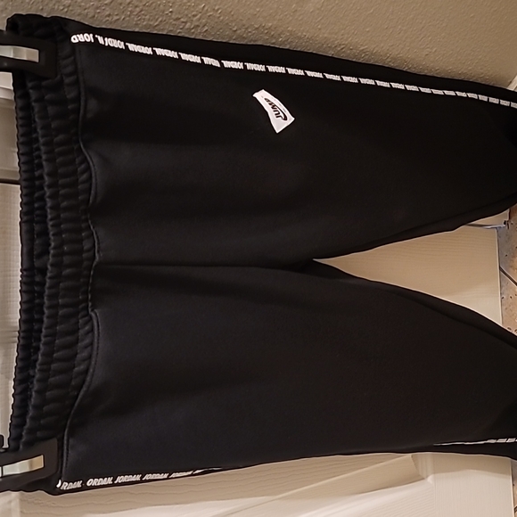 Jordan Boy's black Joggers size 12-13 years - Picture 2 of 4